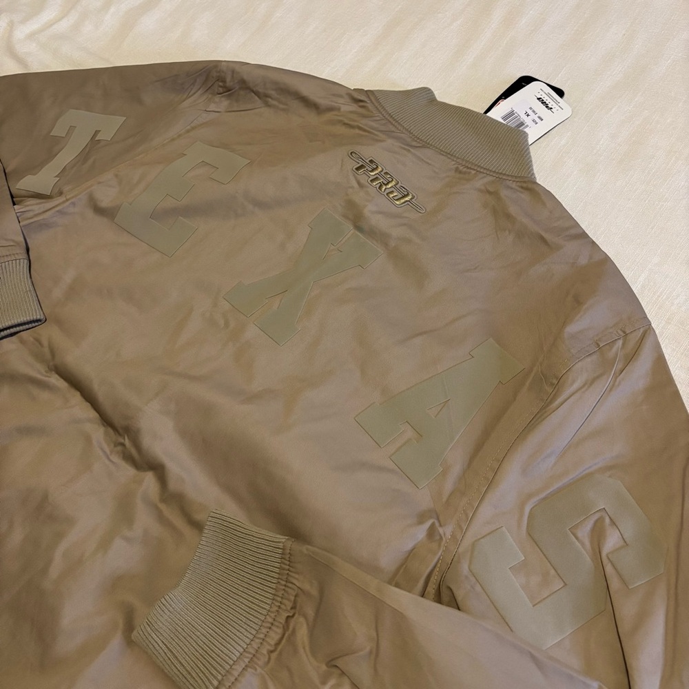 Pro Standard Texas Rangers Neutral Bomber Jacket - Picture 8 of 12